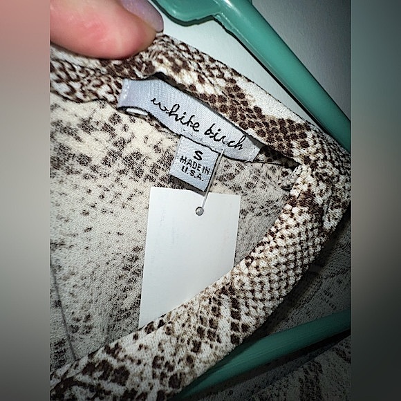 White Birch Snakeskin Print blouse Lightweight Brown alligator top size Small - Picture 3 of 3